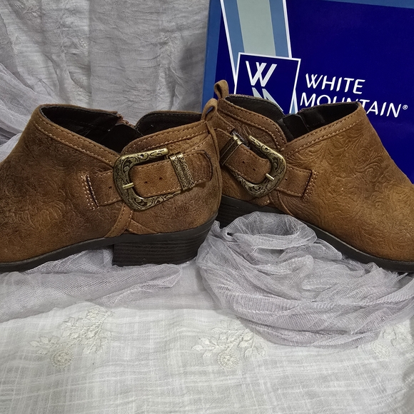 White Mountain Men's Brown Ankle Boots - Picture 3 of 10